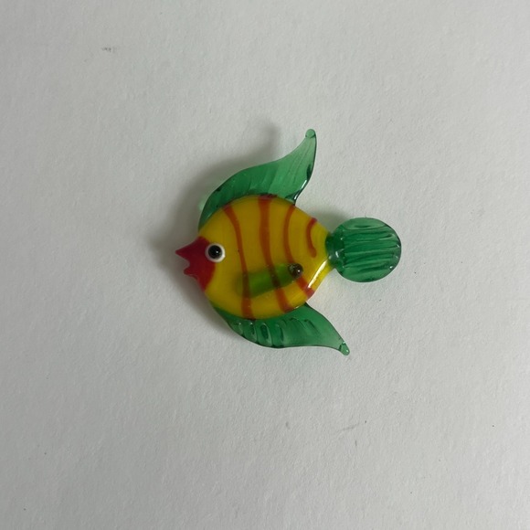 Vintage Set of 5 Blown Glass Tropical Fish Magnets Colorful Art Glass Nautical - Picture 7 of 11